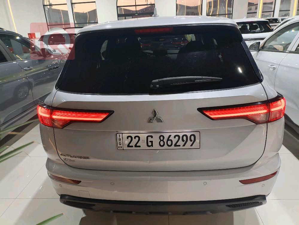 ميتسوبيشي اوتلاندر